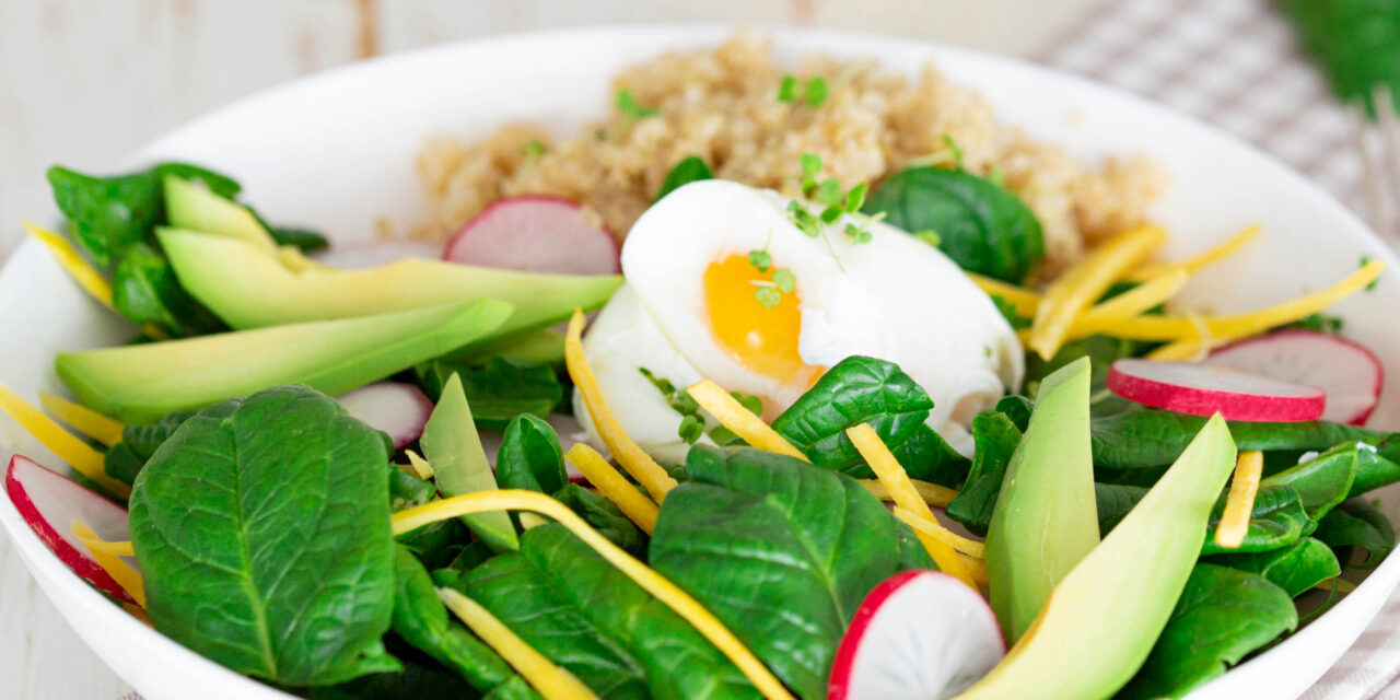 Frühlingssalat Quinoa Bowl